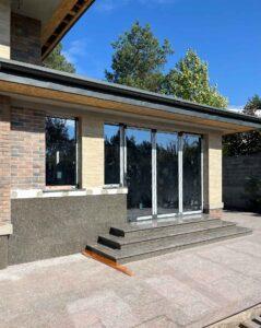 Фасадный декор под дерево