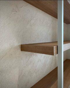 імітація рваного каменю декором